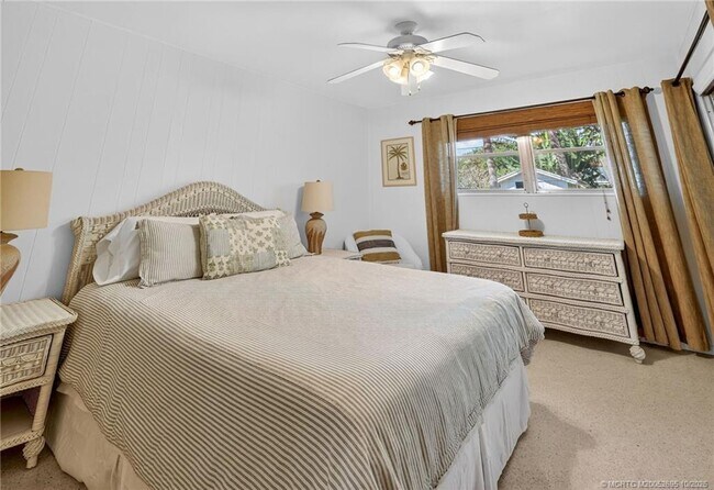 Building Photo - 262 SE Monterey Ave