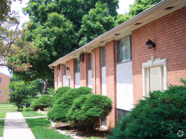 Building Photo - Broad Meadows Manor