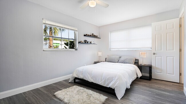 Building Photo - 4960 Viceroy St