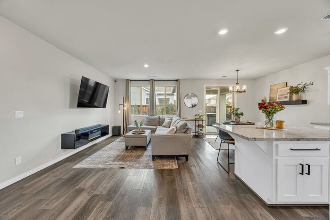 Building Photo - Newer Home on Large Corner Lot with Lots of Natural Light!