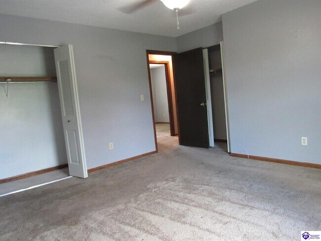 Building Photo - 696 Cottonwood Dr