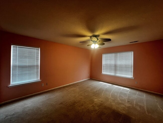 Building Photo - Huntersville
