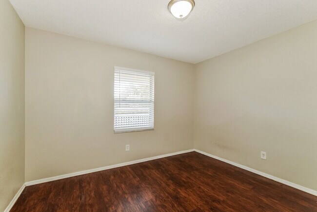 Building Photo - 1061 Portsmouth Ln