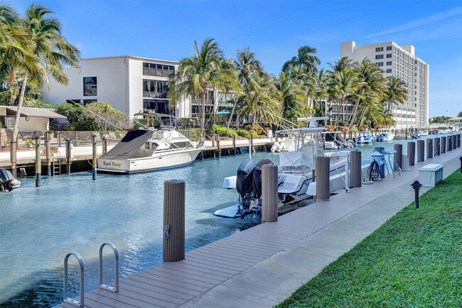 Building Photo - 3051 NE 48th St