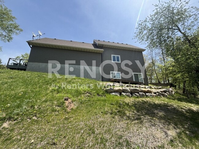 Building Photo - Available now - 1 Bedroom 1 Bath Condo in Golden Valley
