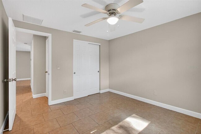 Building Photo - 3118 Pine Tree Ave