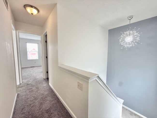 Building Photo - 3-bedroom, 2-bathroom home located in Cincinnati offering a functional layout and practical ameni...