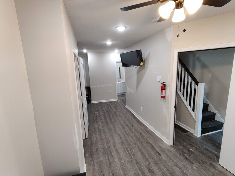 Building Photo - 5535 Crowson St