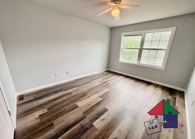 Building Photo - Gorgeous Pet Friendly Milton 3 Bedroom - Attached Garage and Patio!