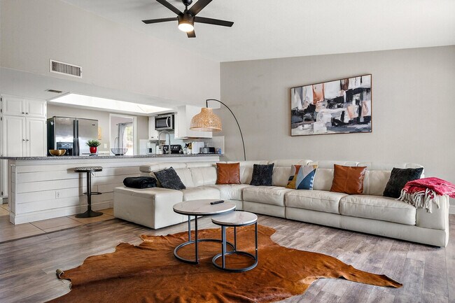 Building Photo - 4329 E Cherokee St