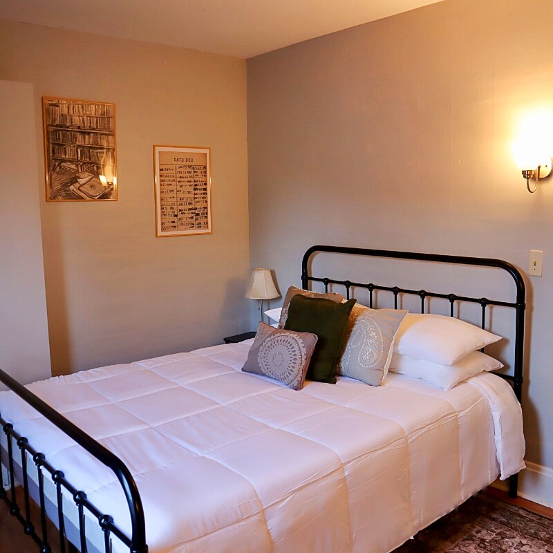 Building Photo - 796 Ebner St