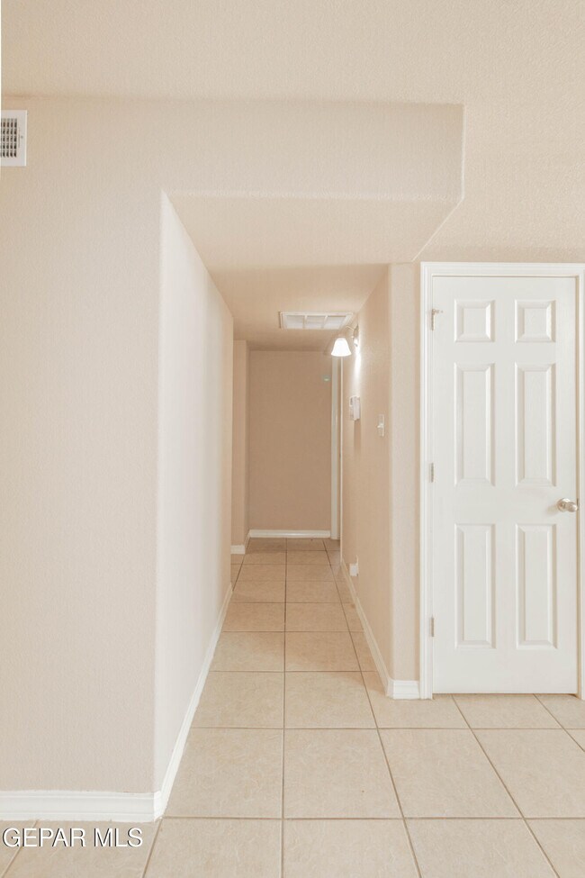 Building Photo - 14529 Jesus Almeida