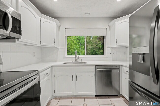 Building Photo - 172 Gillies Ln