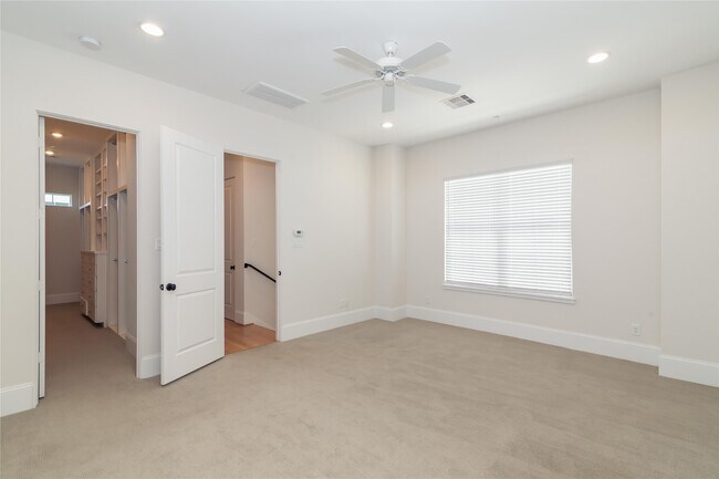Building Photo - 3821 N Braeswood Blvd
