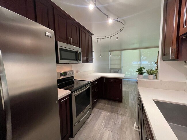 Building Photo - Partly Furnished 2-bedroom, 2-bath condo a...