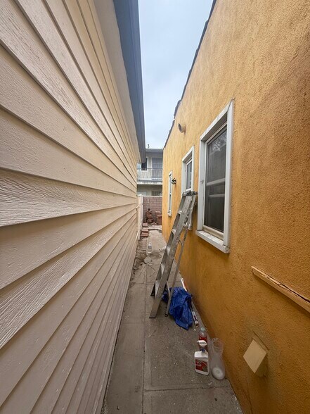 Building Photo - 1133 E Lexington Dr