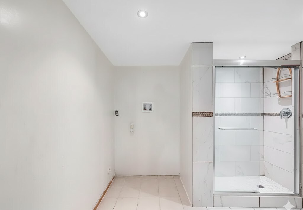 Building Photo - 227 Stephen Ave