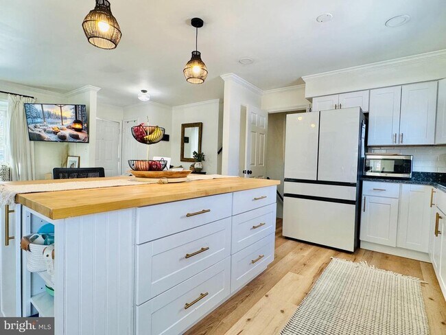 Building Photo - 1101 Harbour Dr