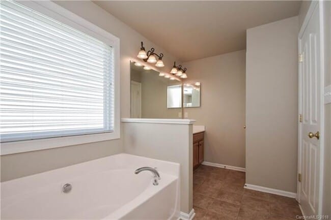 Building Photo - 4 BR/2.5BA  Community Pool | Fenced backyard!