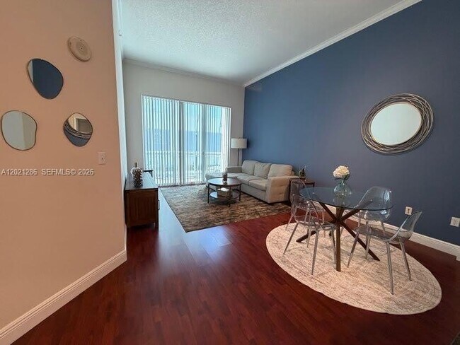 Building Photo - 2000 N Bayshore Dr