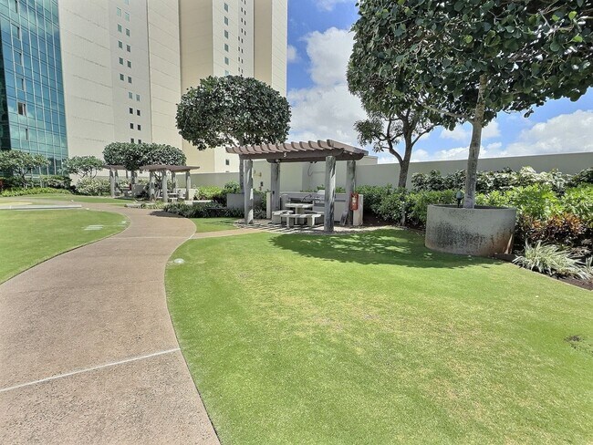 Building Photo - Luxurious One-Year Rental in the Heart of Kaka‘ako – with  Resort Amenities