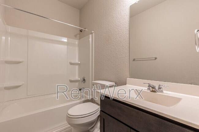 Building Photo - 10110 Jardin Verde
