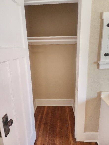 Building Photo - 119 W Nevada Ave