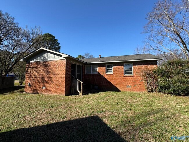 Building Photo - 712 Marion Dr