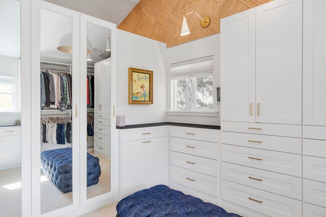 Building Photo - Modern 2 BDR Retreat: Serene Backyard