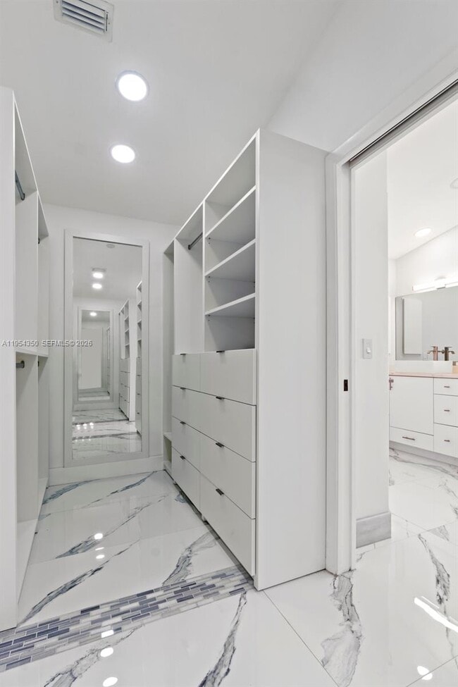 Building Photo - 6357 Brava Way