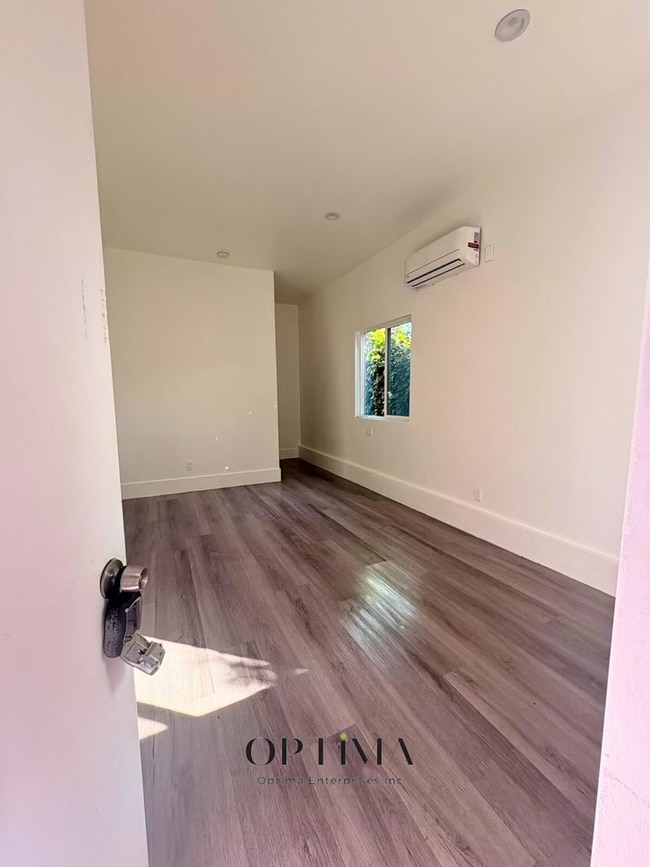 Building Photo - $500 Move-In Special! | Private Studio Home in Lake Balboa