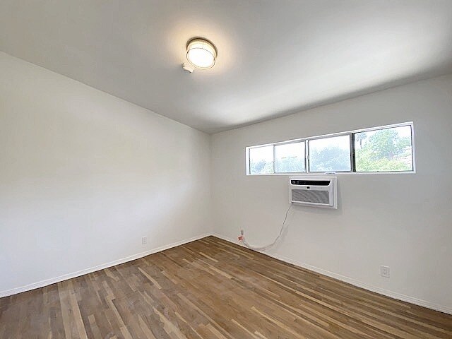 Building Photo - 354 Shults St
