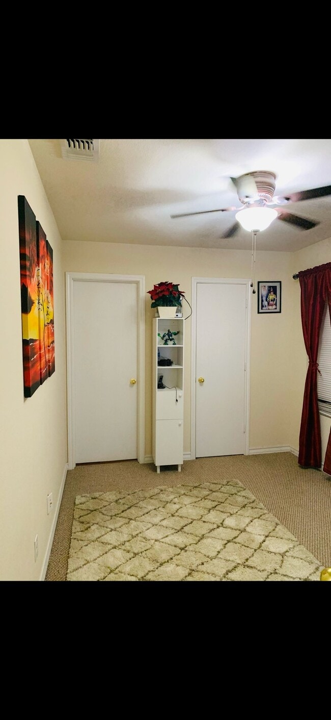 Building Photo - 5015 Flipper Dr