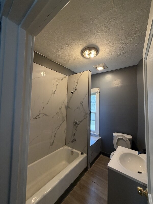 Building Photo - 1137 E 66th St