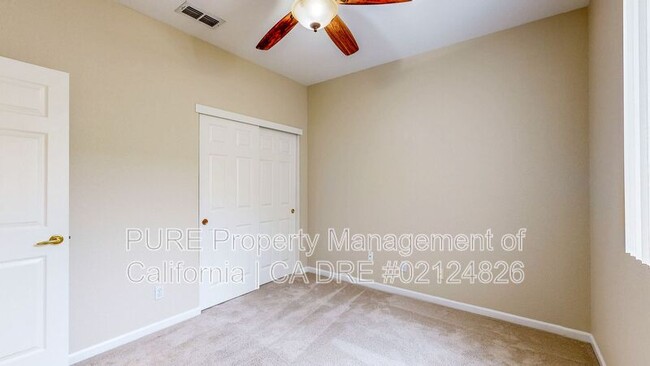 Building Photo - 121 Porterfield Creek Dr