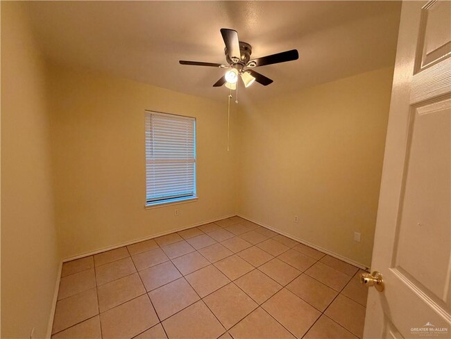 Building Photo - 13 E Pine Creek