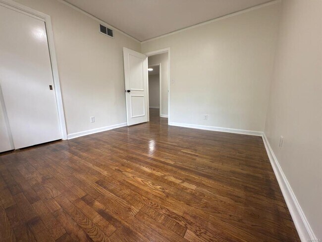 Building Photo - 1406 Beaumont Dr