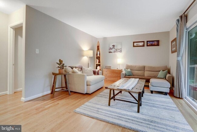 Building Photo - 8805 Menard Ct