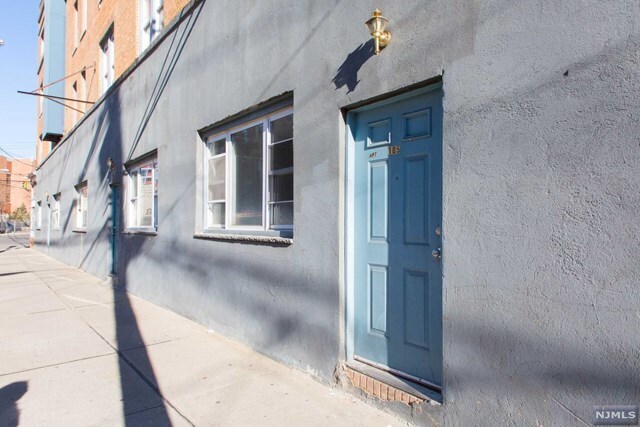 Building Photo - 203 Academy St