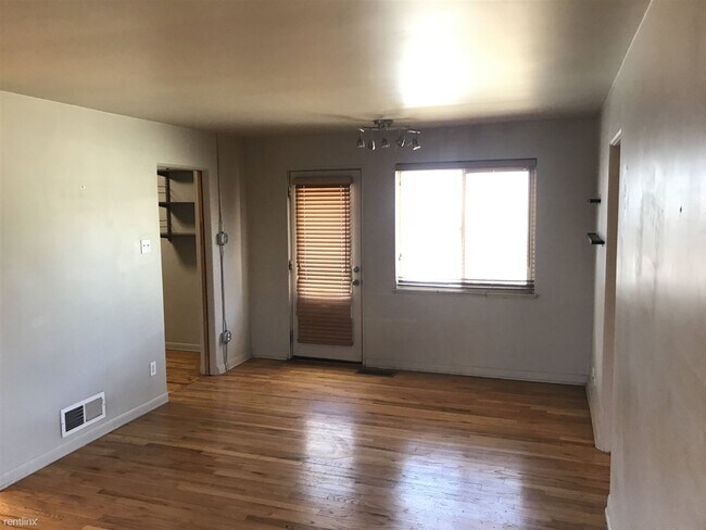 Building Photo - 1 br, 1 bath Townhome - 2805 Xavier Street