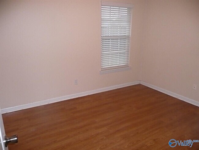 Building Photo - 105 Zeona Ct SW