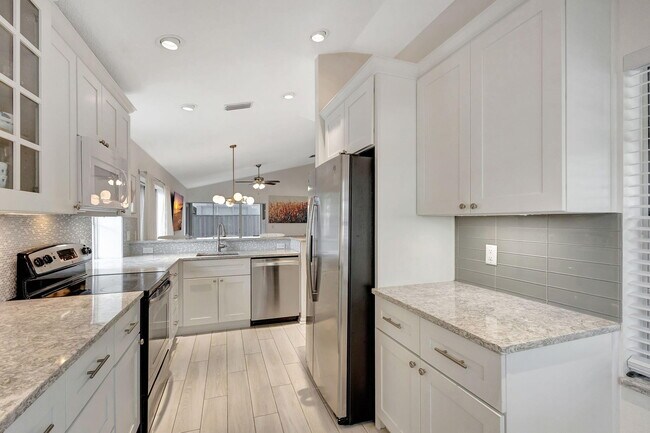 Building Photo - 15 Admirals Ct