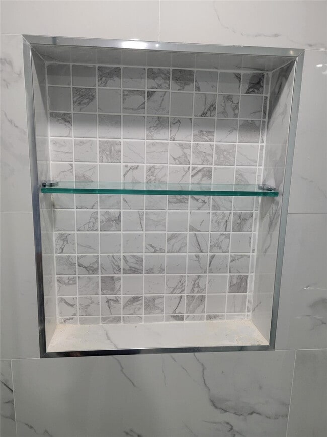 Building Photo - 291 SW 60th Ave