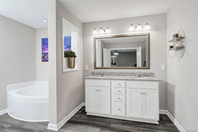 Building Photo - Spacious 5-Bedroom, 3-Bath Home with Modern Features in Elgin!