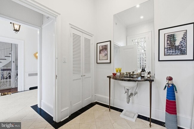 Building Photo - 3308 R St NW