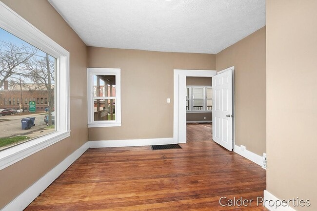 Building Photo - 112 Caledonia St NE