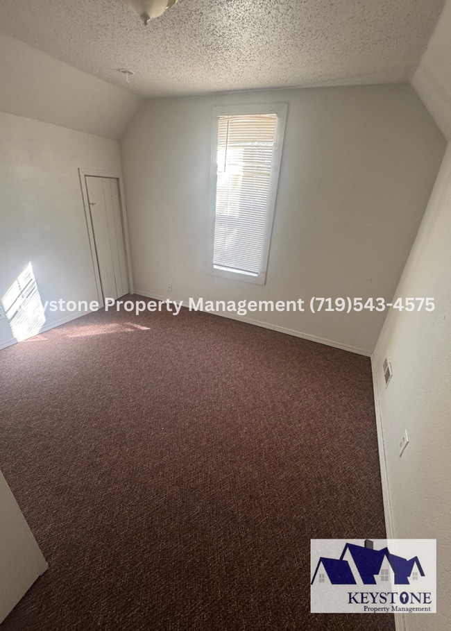 Building Photo - $550 Off Move In Special! Fresh Paint/New ...
