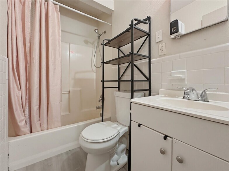 Building Photo - 5744 Guice Dr