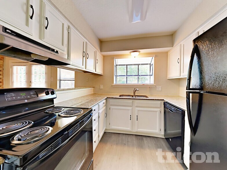 Building Photo - 5925 Fair Wind St