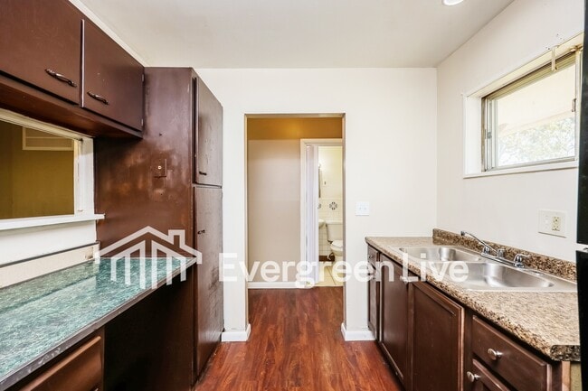 Building Photo - 8715 Desoto Dr